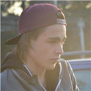 Diplomato al liceo scientifico e studente universitario